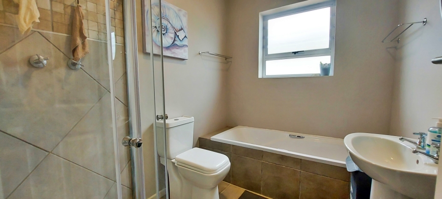 4 Bedroom Property for Sale in Struisbaai Western Cape